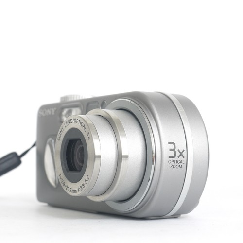 Sony CyberShot DSC-P10 5.0MP 3X Zoom Digital Camera - Silver - Picture 4 of 9