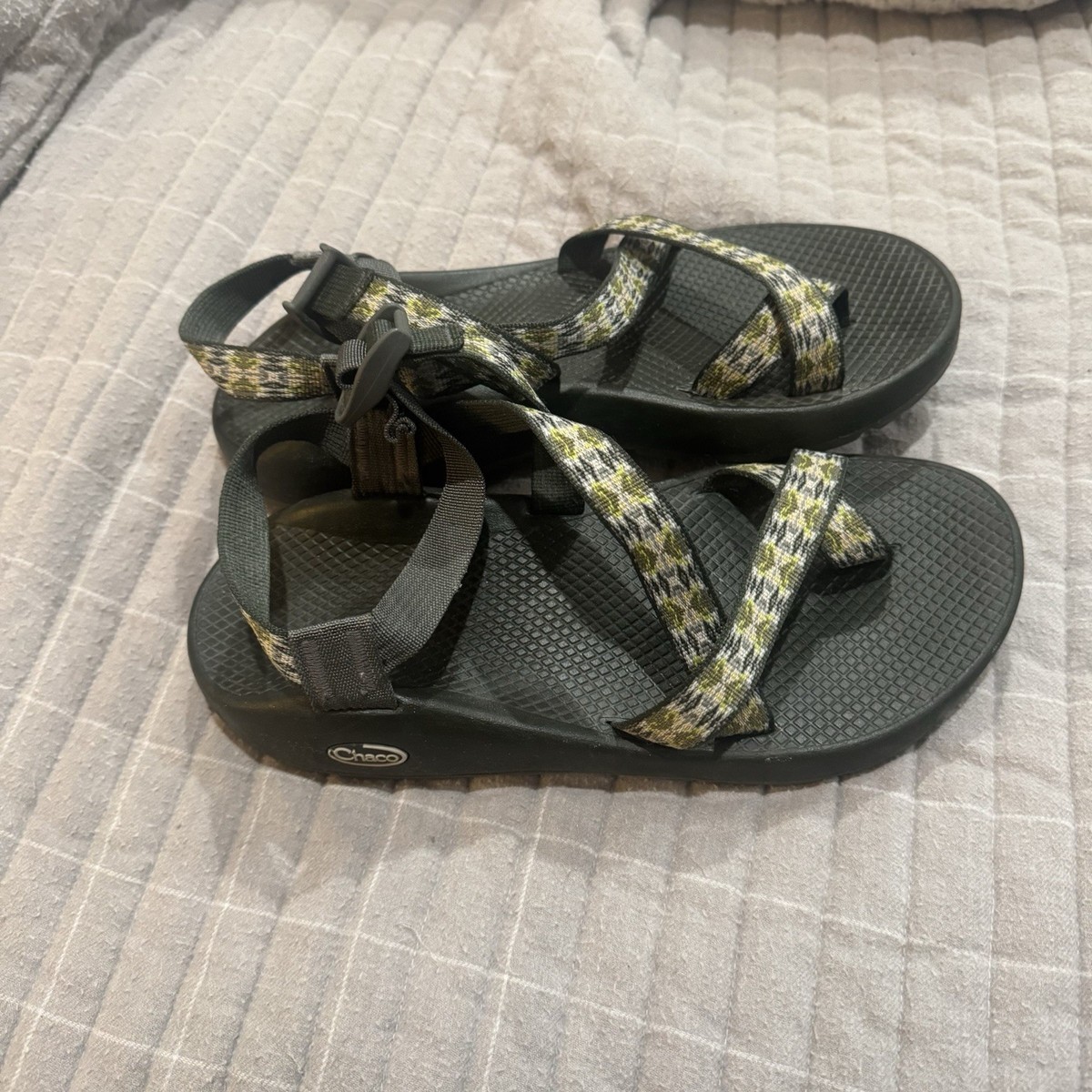 Chaco Z/2 Classic Mens Size 9 Green Black Beach Walking 