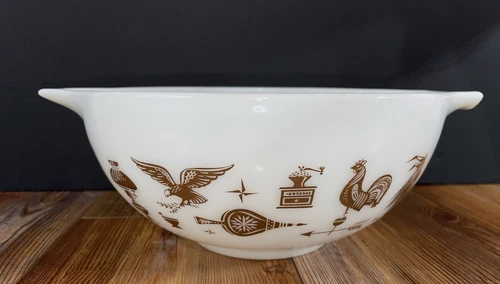 Vintage Pyrex #443 Early American 2 1/2 Quart Cinderella Mixing Bowl White/Brown