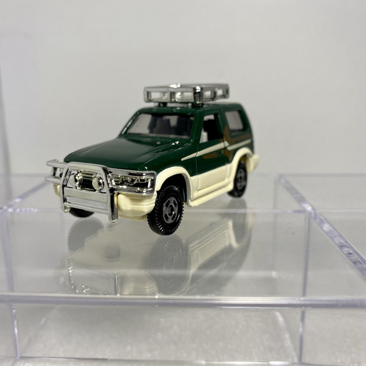 トミカ MITSUBISHI PAJERO Tomy Tomica Mitsubishi Pajero (RV) Metal Top 1:61 Scale