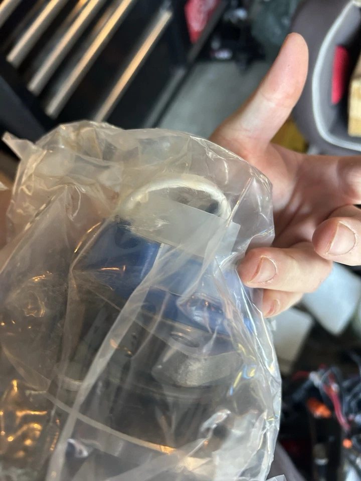 Bujes de rueda para un 08 Chevy Impala 2 delantero 1 trasero todavía en plástico Foto 2 de 4