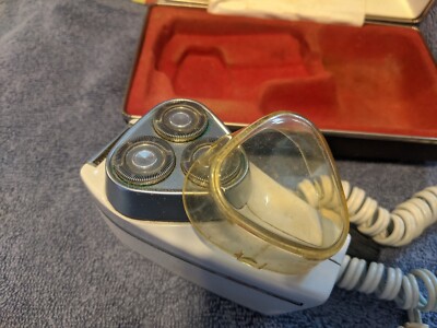 Vintage Norelco Triple Header Electric Razor Pop Up Trimmer SC 8130 w/Case WORKS