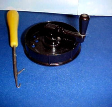 Latch Hook AND YARN CUTTER FOR LATCH HOOK RUGS