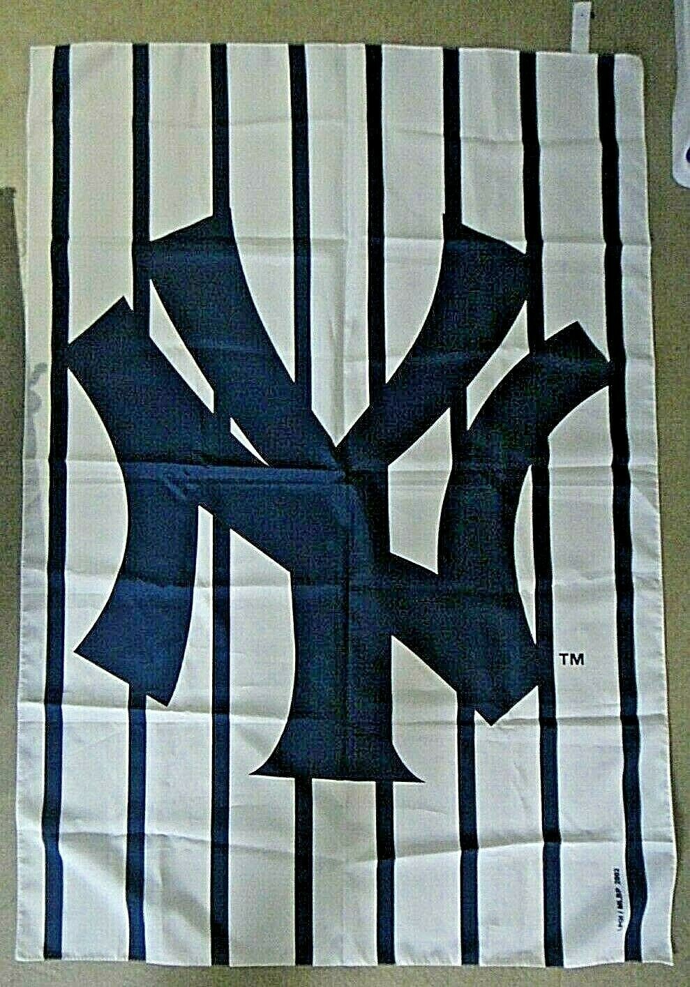 New York Yankees Polyester 29" x 42" Banner (LPGI 2002) New