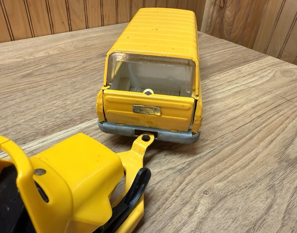 老式 TONKA Jeep Wagoneer 带拖车及雪地摩托车压钢 — 第 4/4 张图片