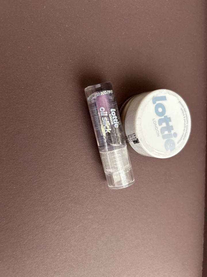 Lotti London Set Lip Oil und Loose Powder