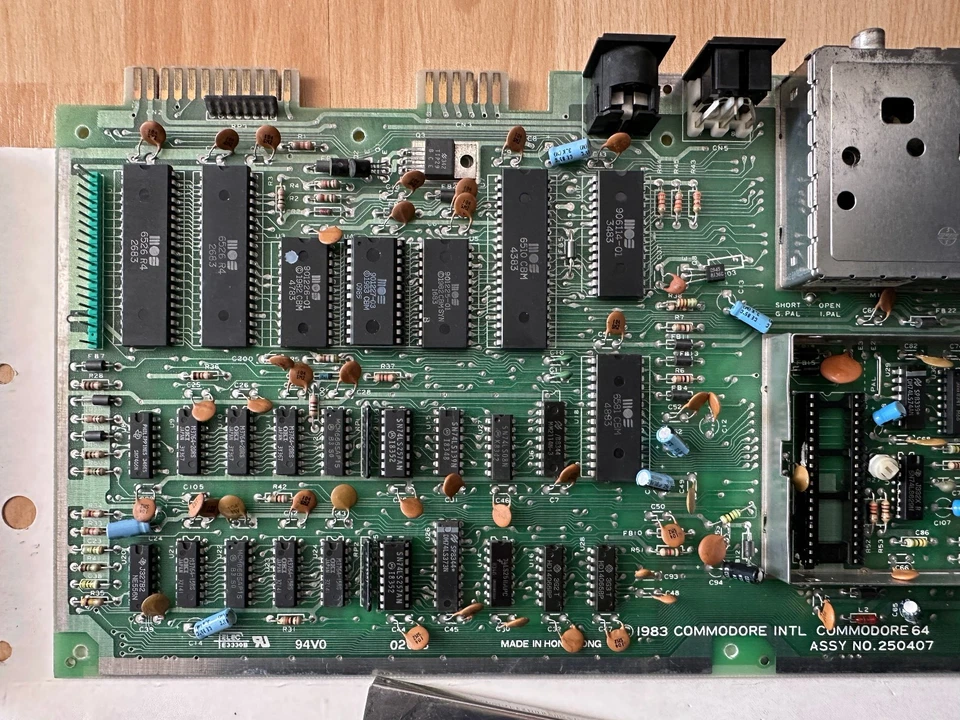 Commodore C64 Mainboard 250407 / ARTWORK NO.251137 REV.B, Ohne VIC #16 25 - Bild 4 von 4