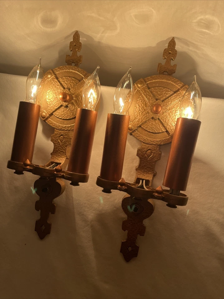 Par de apliques de pared antiguos RECABLEADOS artes y manualidades decoración misión gótico color cobre Foto 3 de 4