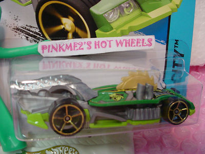 2014 Hot Wheels BUZZERK #68☆Dk/Lgt Green/Gold☆Medieval Rides☆HW