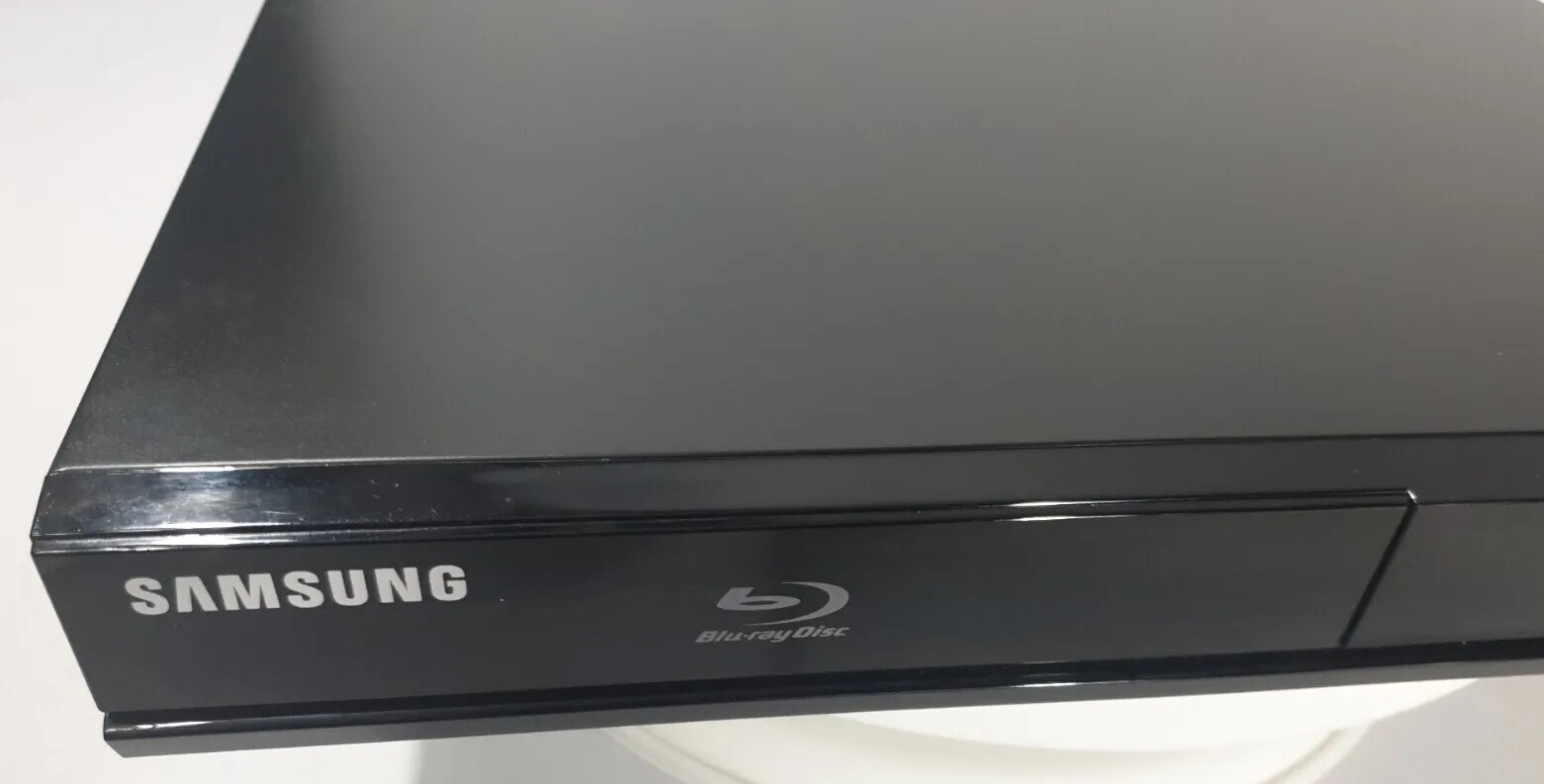 Samsung BDJ4500R HD Bluray DVD Player W/ Remote & Hdmi Cable Divx