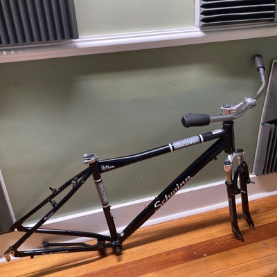 schwinn discover 700c hybrid bicycle Ride in comfort and style with the Discover 2 hybrid bike by Schwinn SCHWINN Discover Women lady girl