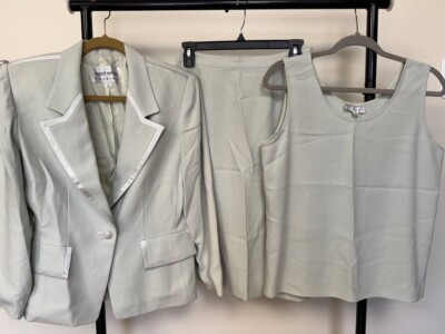 Albert Nipon Set Of 3-Piece Suit Cream Green Size: 8 - Jacket, Blouse, Skirt