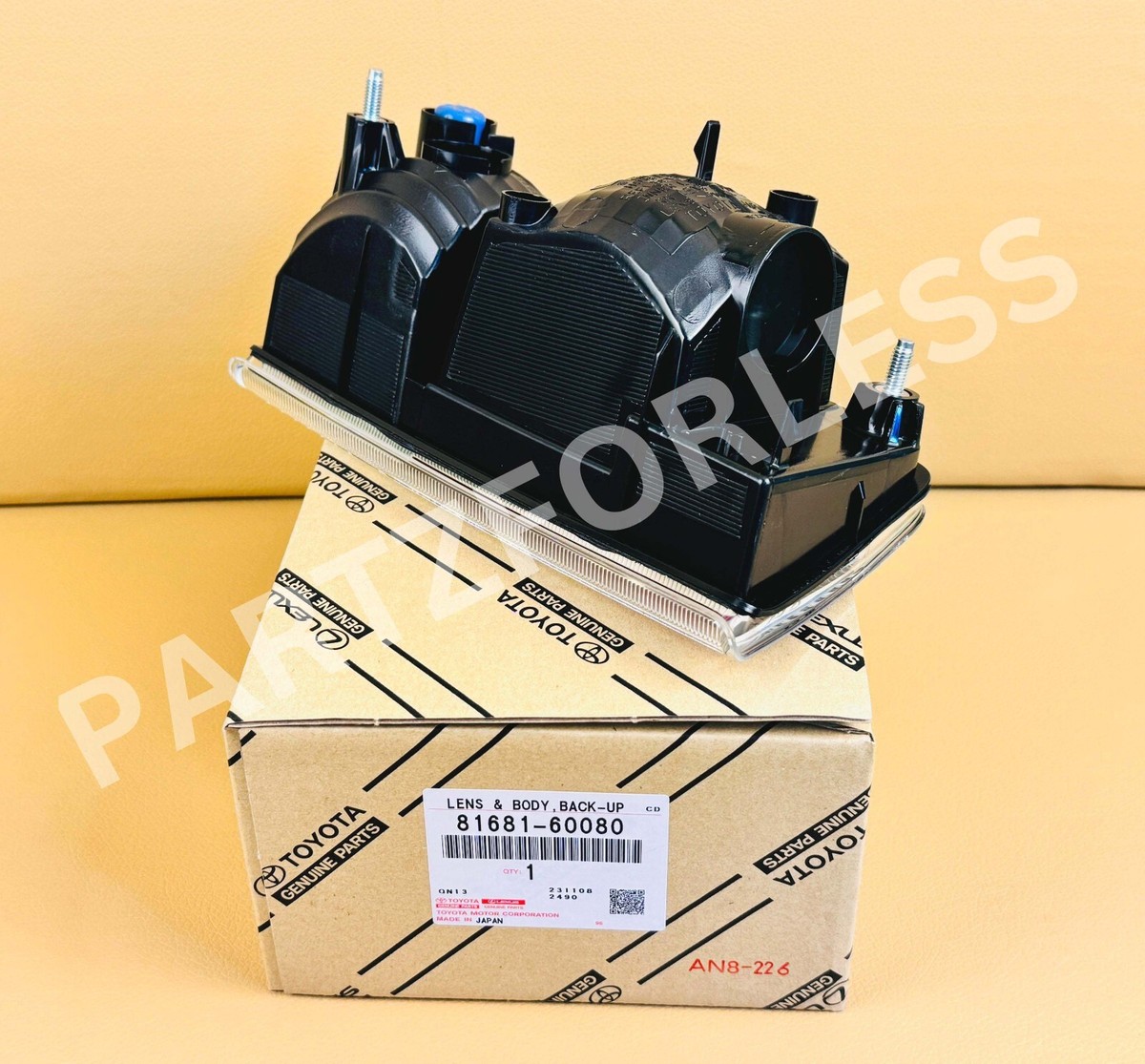 81681-60080 TOYOTA LEXUS FACTORY DRIVERS SIDE REAR BACK UP LENS