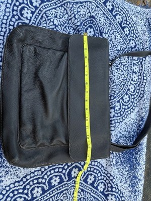 Levenger Brown Leather Messenger Business Bag with Adjustable Strap Zip Bomber