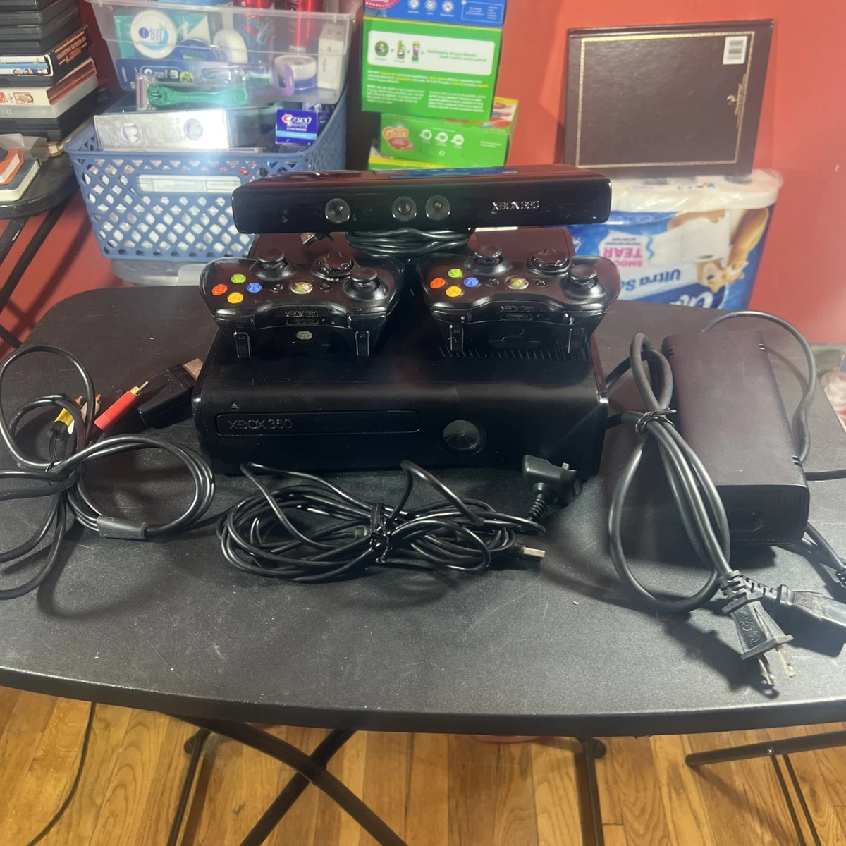Xbox 360 S Slim 1439 320GB Bundle with Controllers Kinect And 