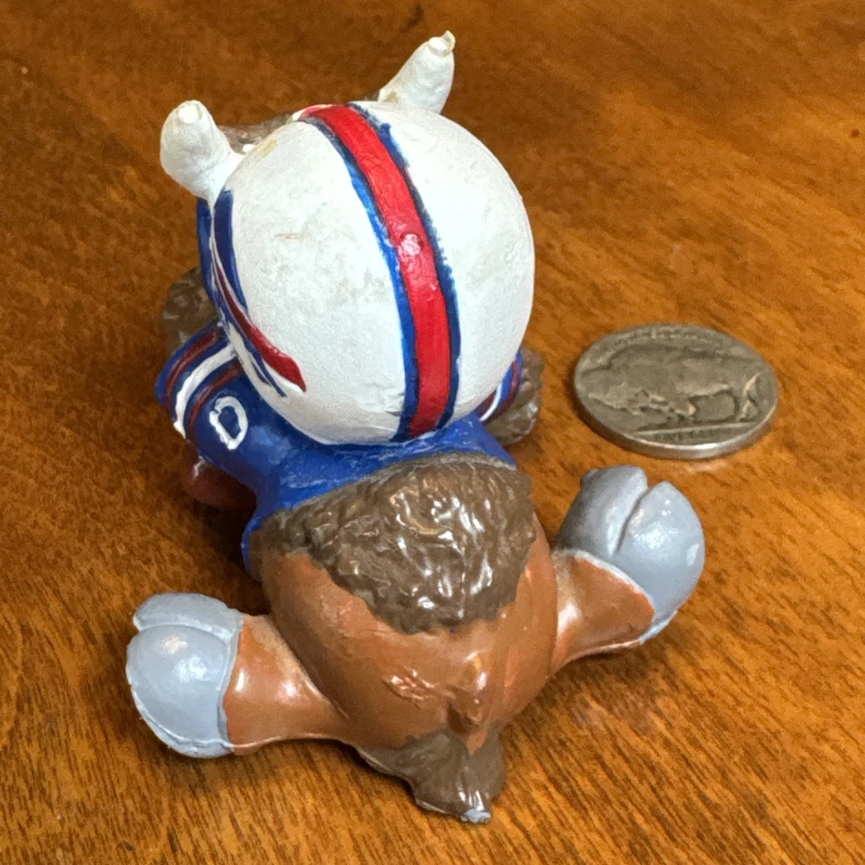 Figura De Colección NFL BUFFALO BILLS Mascot Huddles 1983 Fuera de Producción Difícil de Encontrar 2" Usada en Excelente Condición Foto 4 de 4