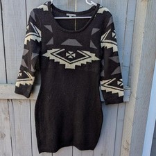 2000s Charlotte Russe Aztec print sweater dress with 3/4 sleeves. Size medium