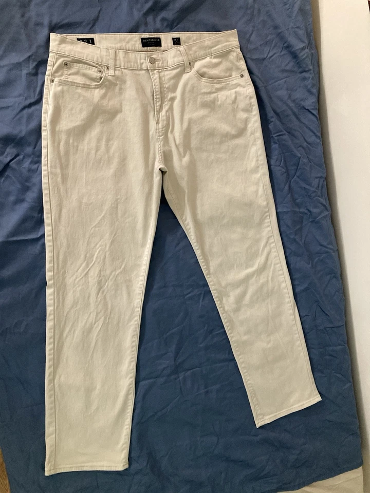 be bold Men's Lucky Brand 221 Straight Jeans 38x32 Beige Moon Blue jeans - Image 4 of 4