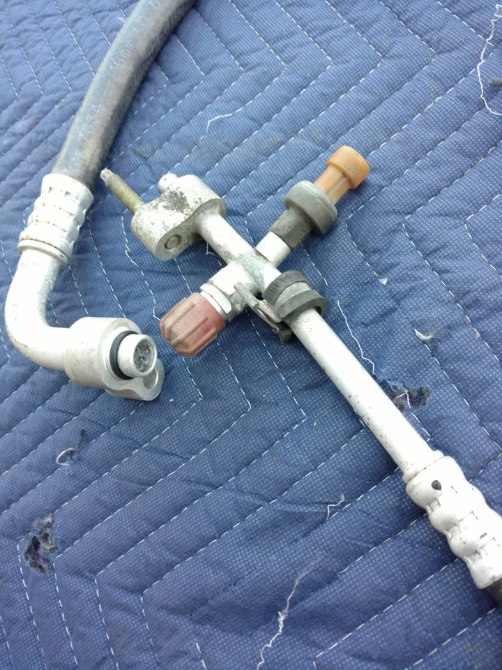 Conjunto de manguera de succión/descarga de refrigerante de aire acondicionado Oldsmobile Alero 1999 Foto 4 de 4