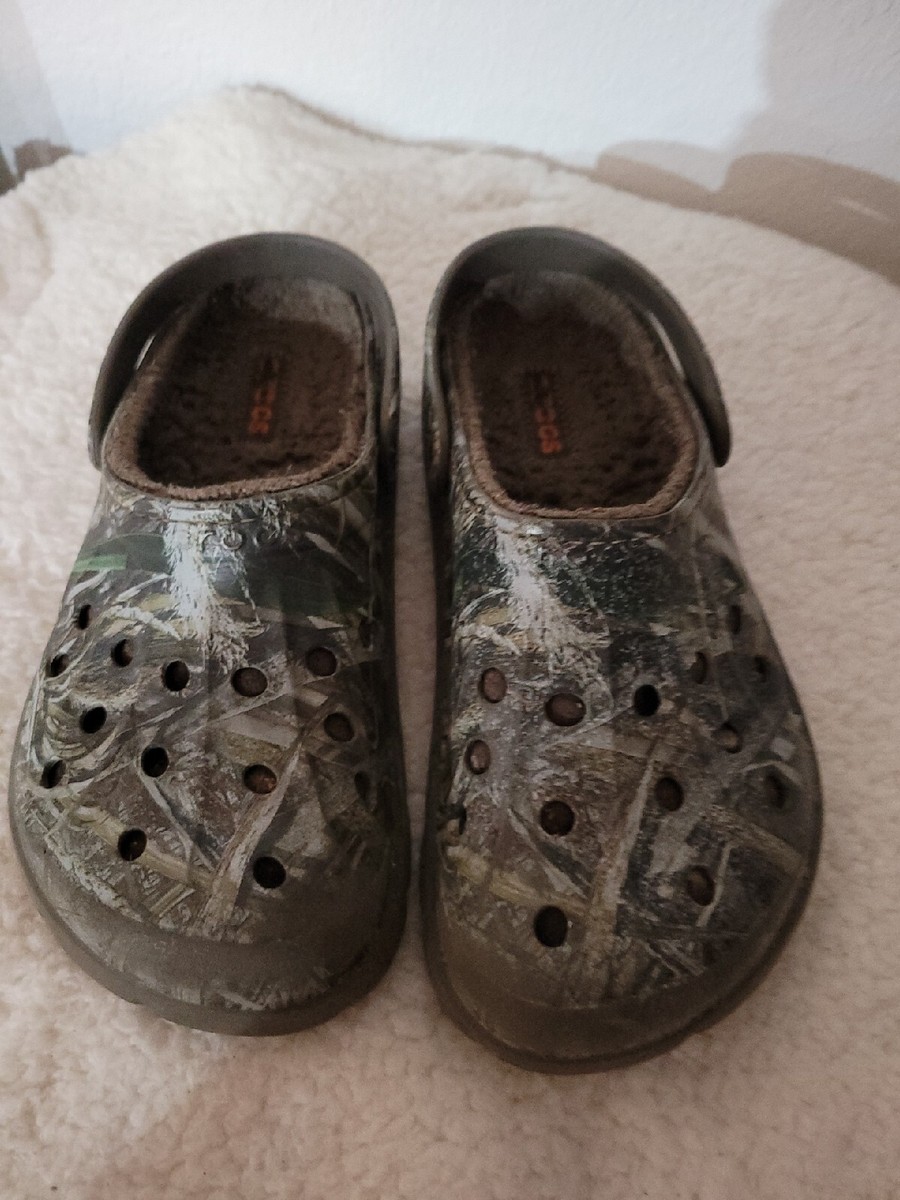 Crocs Camo Faux Fur Lined Clogs Mens Size 10- Womens 12. | eBay display picture 1