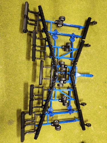 1/64 ERTL NEW HOLLAND CUSTOM 55' TURBO DISK ,4- WING FOLDING W/ ROLLING BASKET - Picture 4 of 4