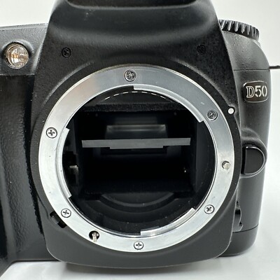 Nikon D50 2.0'' LCD Display 6.1 MP Digital SLR Camera - Mirror Is Stuck