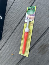 Clover Amour Crochet Hook M/N 9.0 mm Red 1056 Read