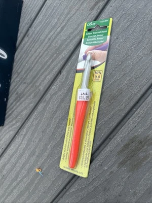 Clover Amour Crochet Hook M/N 9.0 mm Red #1056 *Read