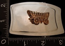 LI08128 VINTAGE GOLDTONE COVERED WAGON SILVERTONE WESTERN BELT BUCKLE