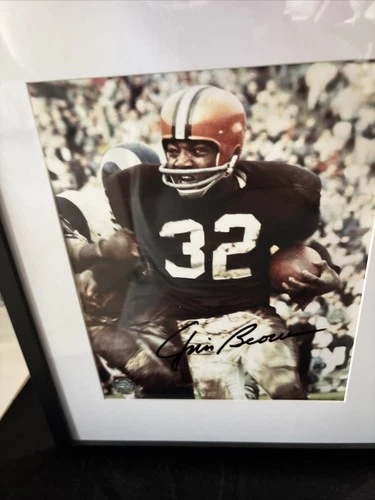 Jim Brown Signed Framed Photo With COA. Cleveland Browns