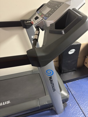 Nautilus T624 Treadmill,foldable,has A maximum incline of 12%+20kph - Picture 2 of 4