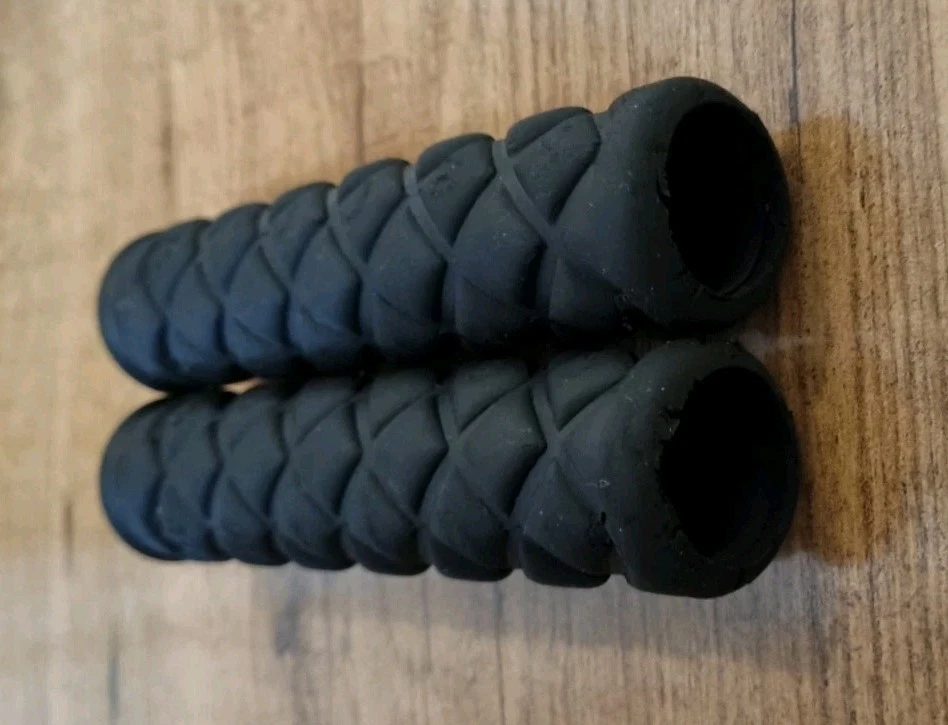 Serfas Handlebar Grips In Black USED - Image 2 of 4