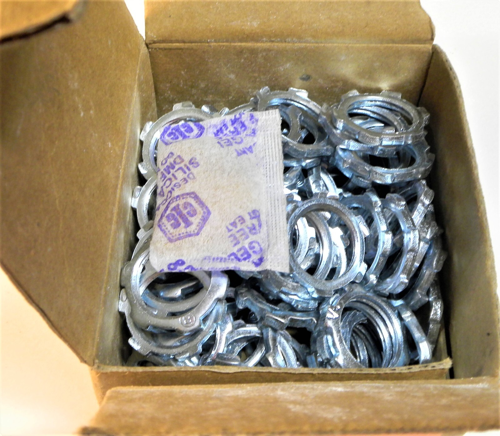 BRIDGEPORT 101S 1/2" CONDUIT LOCKNUT ZINC PLATED STEEL LOT OF 86, SEE