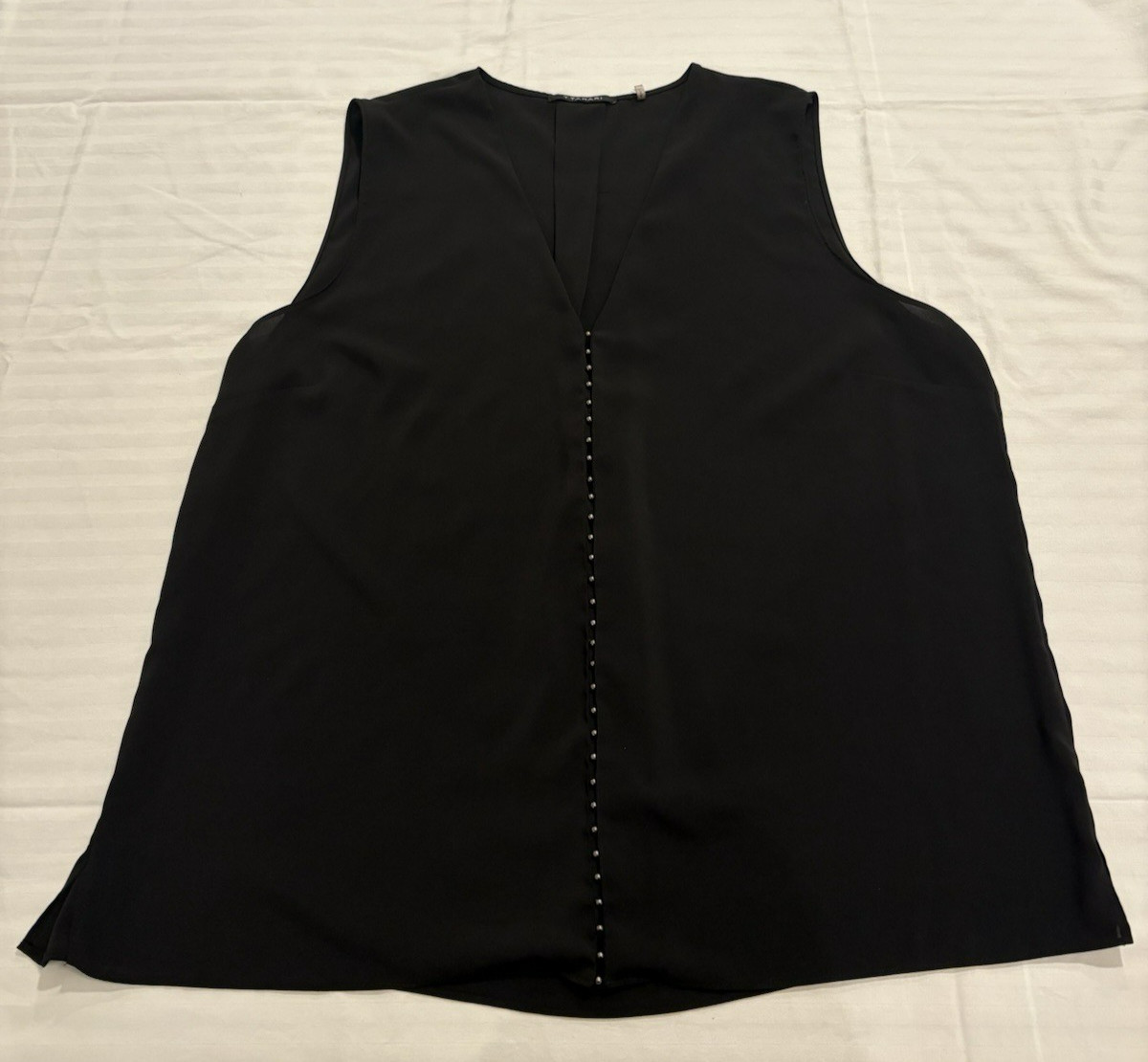 T Tahari Women's Black Sleeveless V-Neck Blouse silver button accents Size XL
