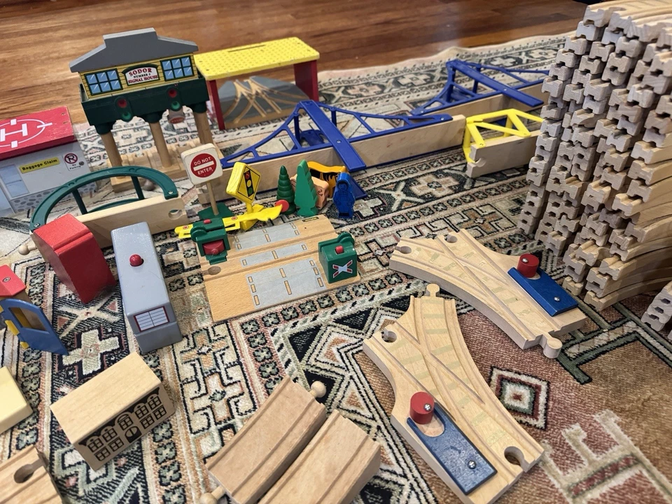 Brio - 193 Piece + 40 Train Collection! See Pics!!! - Image 4 of 4