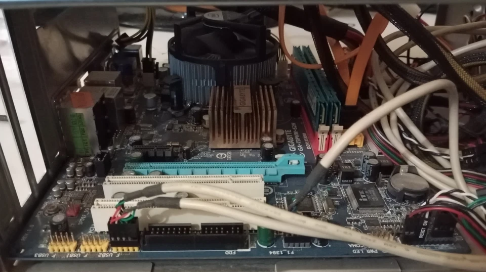 PC Vintage Gaming Quad Core Q6600 + Nvidia GTS 250 - 4 Go ram – Boîtier Compact - Photo 4/4