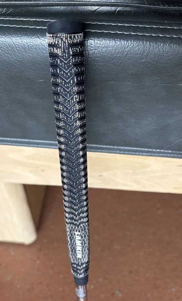 Yes C-Groove Penny Putter. Ladies. 33”. NEW Lamkin Deep Etched Putter Grip. - Image 4 of 4