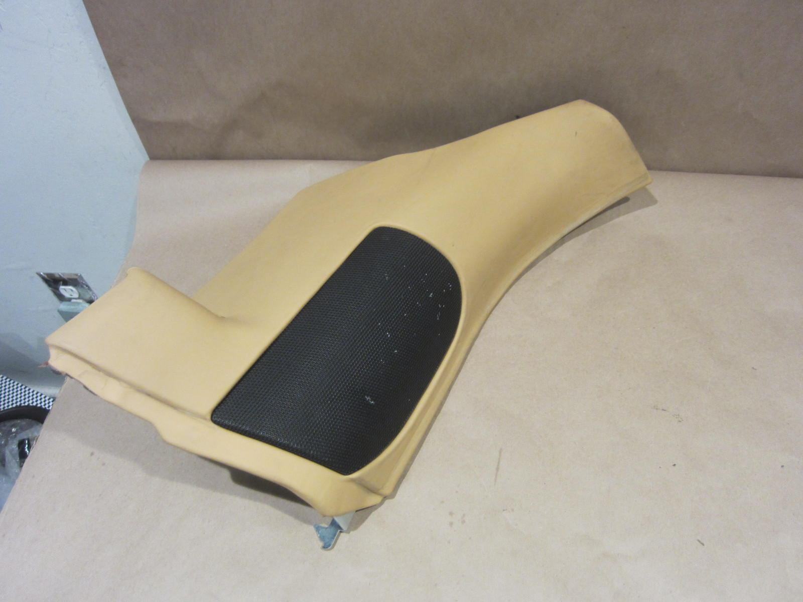Ferrari 458 Spider - RH Lower Lateral Trim - Beige- P/N 84331305