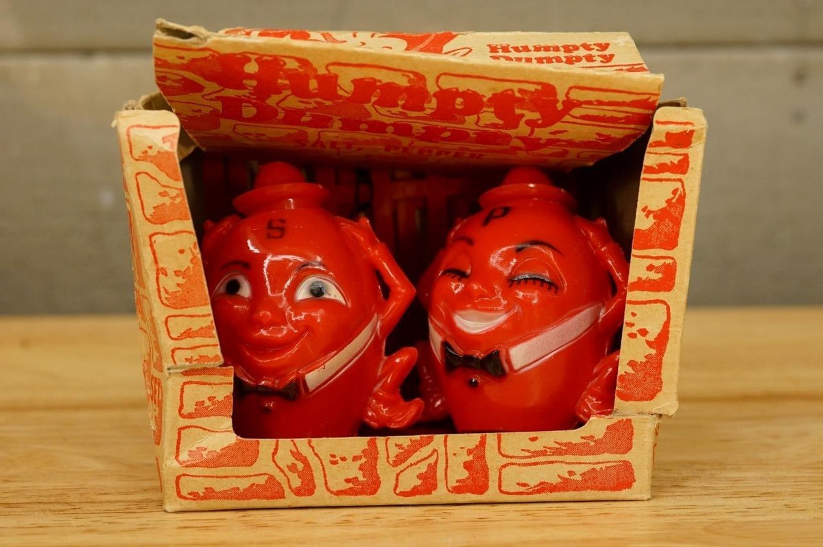 Vintage HUMPTY DUMPTY Anthropomorphic Red Plastic Salt Pepper