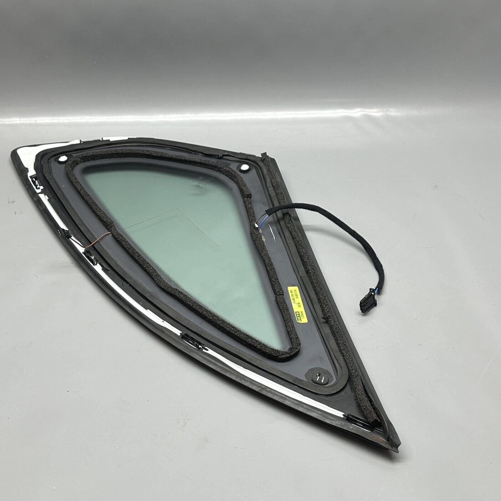 BENTLEY BENTAYGA QUARTER GLASS RIGHT REAR 2016 17 2018 2019 2020 OEM 36A845298AA