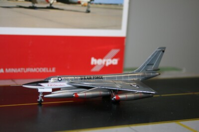 Herpa 1:200 USAF Convair XB-58 Hustler (B-58) 55-0660 (559850