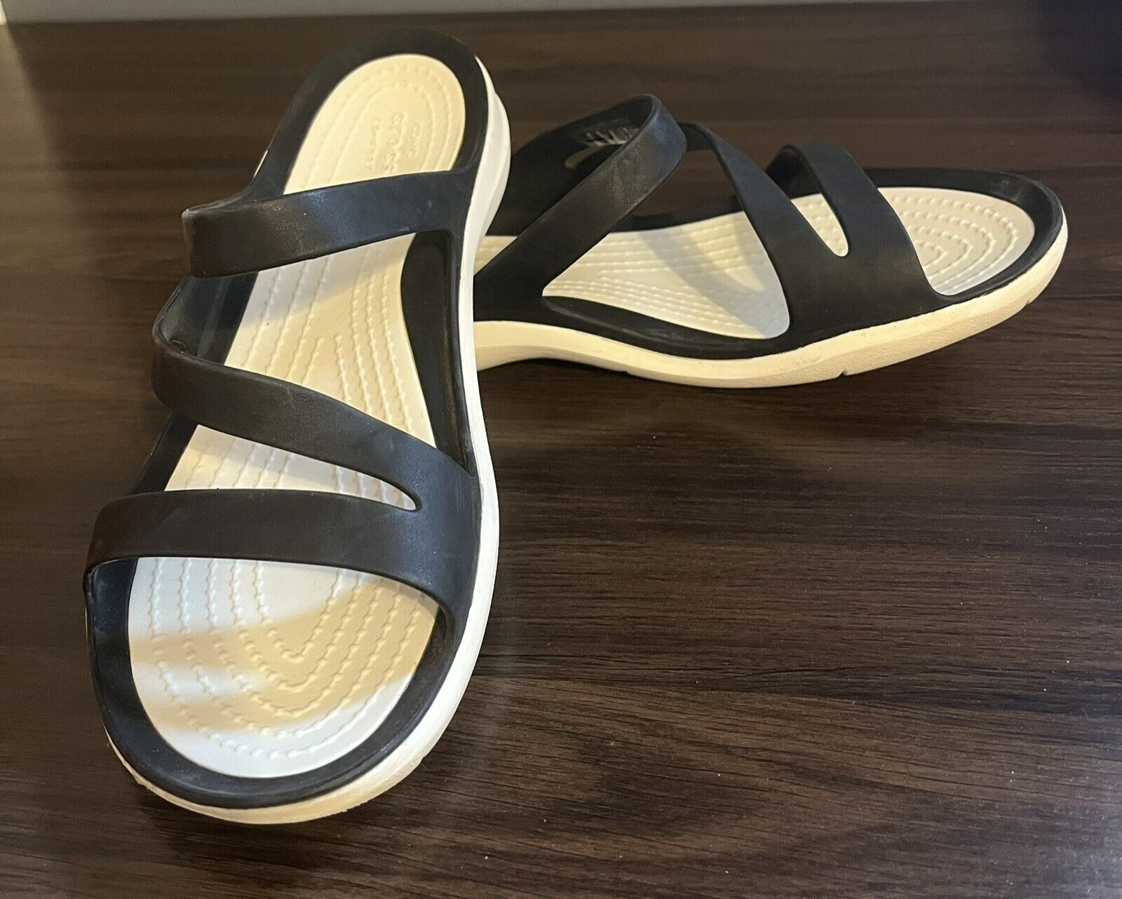 Sandals Crocs Womens 7 Swiftwater Slides Flats Open Toe Black White Slip On Shoe-image