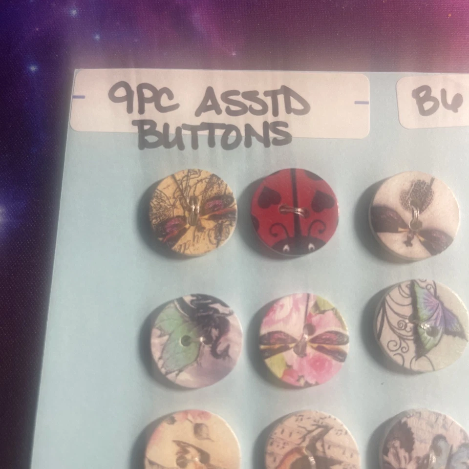 9 PCS ASSORTED BUGS AND BIRDS ROUND 2 HOLE PLASTIC BUTTONS - Image 4 of 4