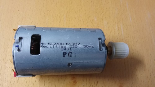 Elektromotor der Brühgruppe der Delonghi Magnifica ESAM Kaffeevollautomat