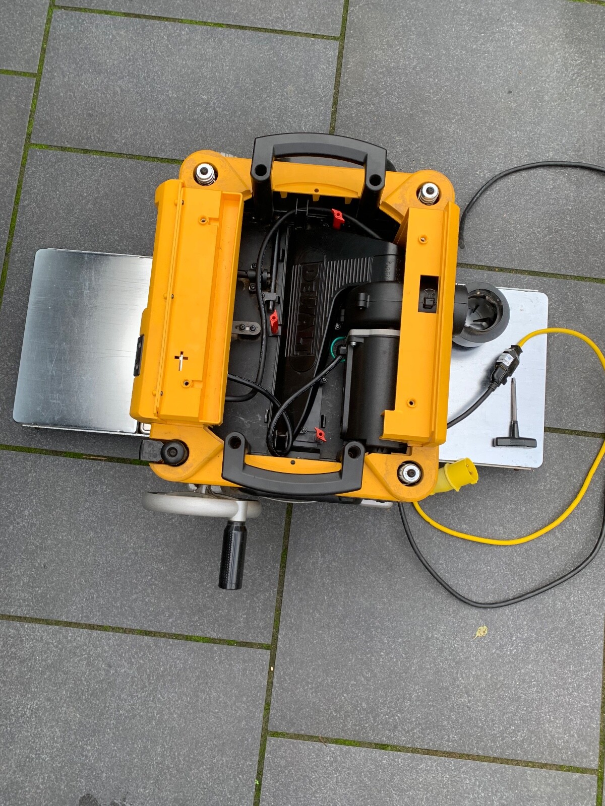 DeWalt 735x thicknesser planer, 120v, x stands for an extended table