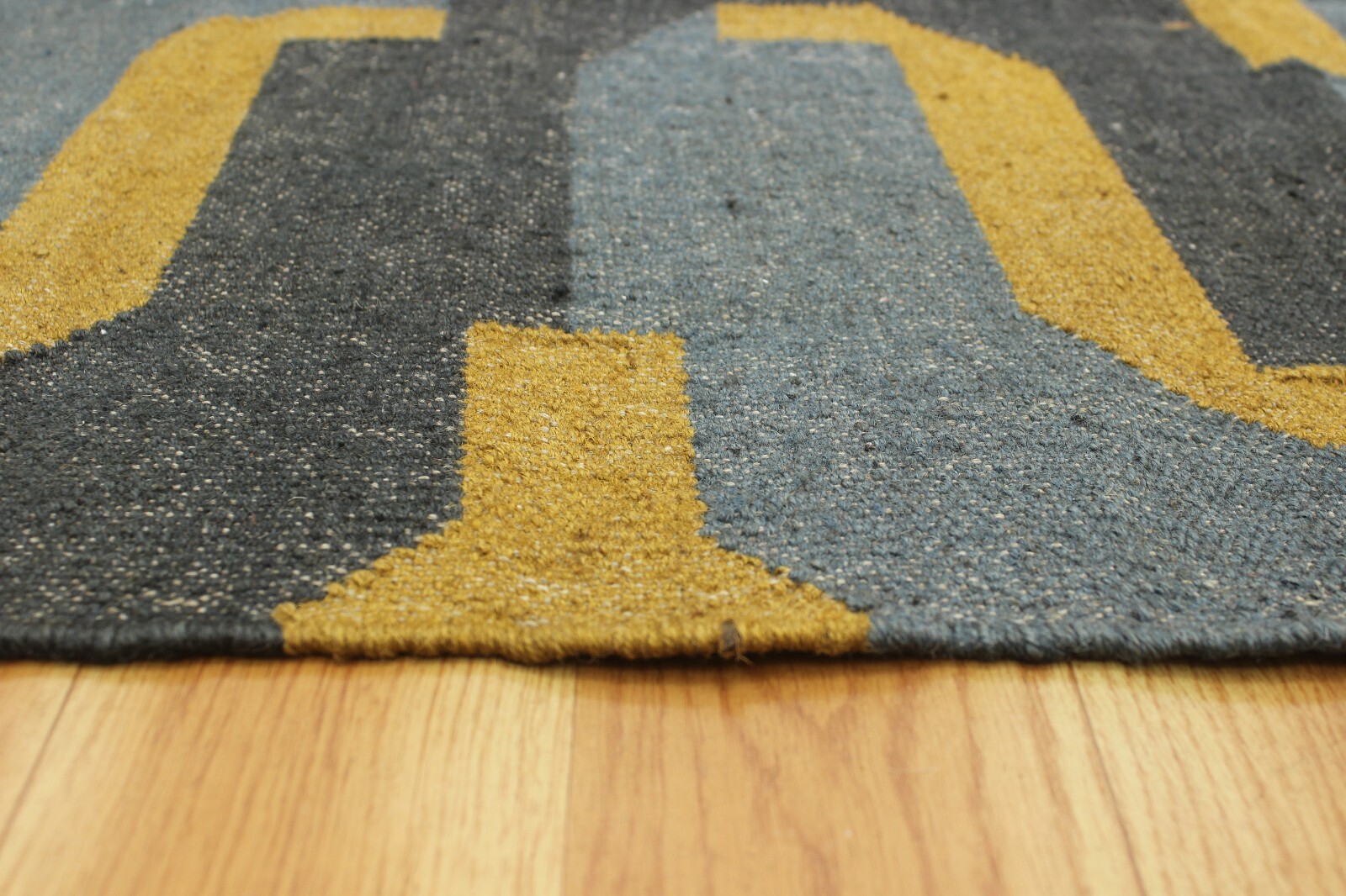 Handwoven Jute Wool Geometric Area Rug Modern Kilim 4x6 Ft Rug