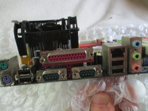 Gigabyte GA-81PE1000-G Rev 4.0 Hyper Threading ATX scheda madre - Foto 10 di 15