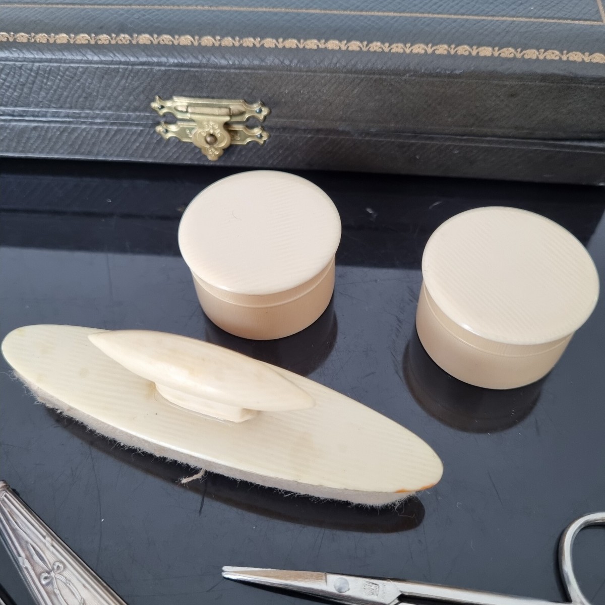 Kit De Manucure En Bakélite Vintage – Nécessaire Avec Ciseaux à Cuticules