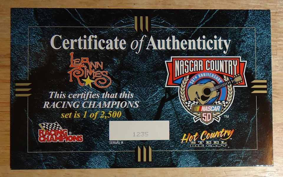 JUEGO DE 2 COCHES NASCAR Lee Ann Rimes 1941 Ford Willys escala 1:24 1/2500 dorado/rosa intenso Foto 2 de 4