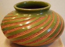 Signed ART POTTERY Pedro Guerrero HANDCARVED BURNISHED GREEN SWIRL JAR Nicaragua